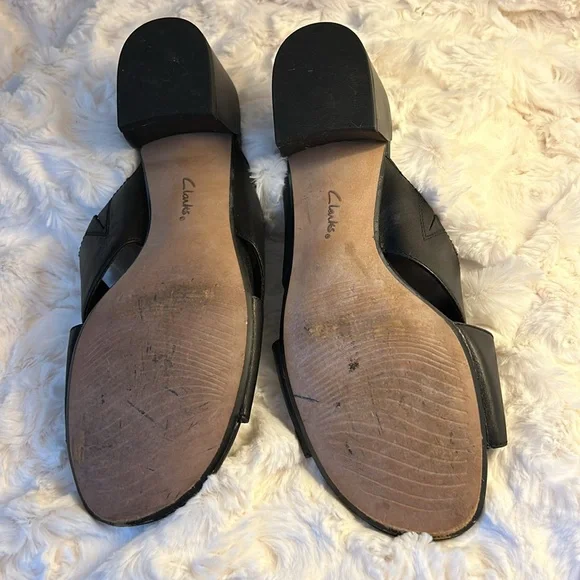 Clarks Ultimate Comfort Collection Bought at Macy’s. Size 8 1/2, Black. - Picture 2 of 5